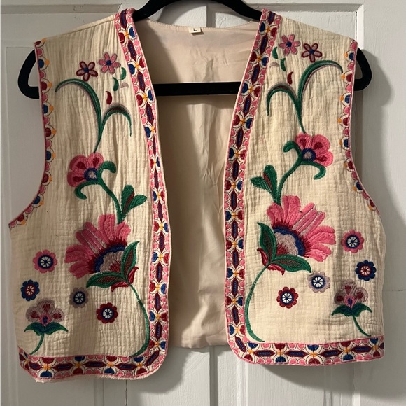 Tops - Embroidered Floral Cotton Vest in Cream and Pink